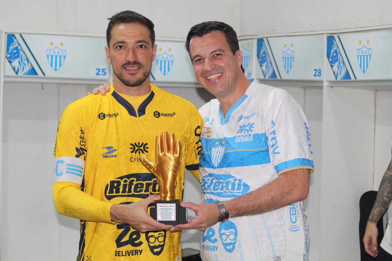 Cleriston é homenageado pelos 90 jogos com a camisa do CRAC e reforça legado no Leão do Sul