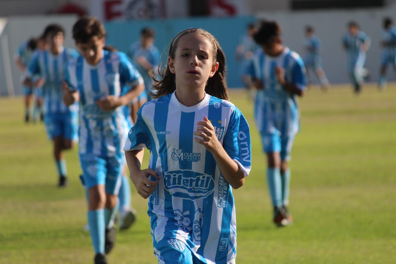 Categorias de base do CRAC intensificam preparação para os Campeonatos Estaduais com treino físico na Arena Rifertil